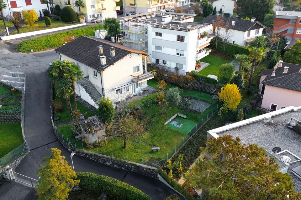 Independent House with Garden and Spaces to Enhance