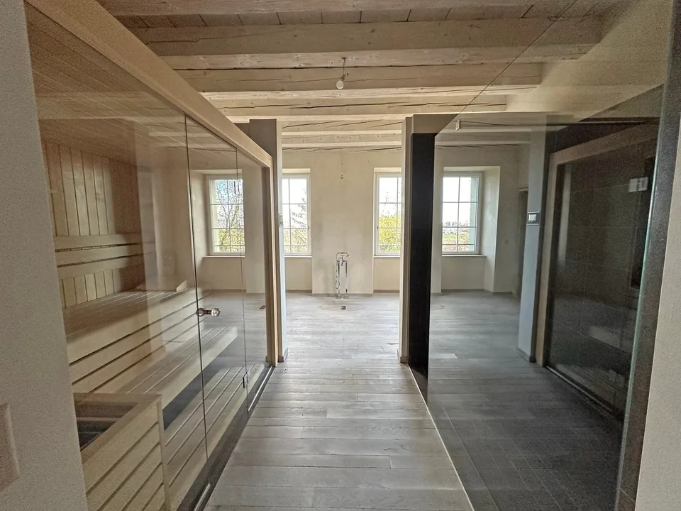 Herrschaftshaus mit gemischter Nutzung (Wohnen/Büro) und einer Reithalle – Foto 8 von 13