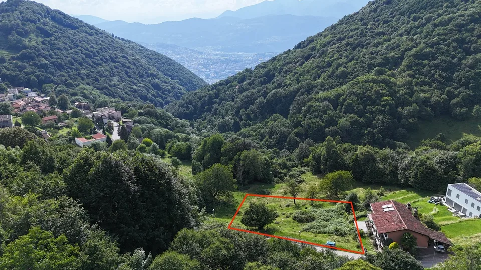 Schönes Grundstück auf dem Gipfel des Monte Brè