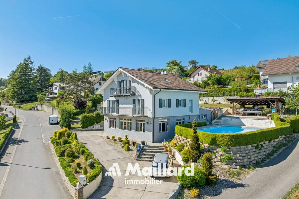 Propriété avec 2 appartements indépendants et atelier