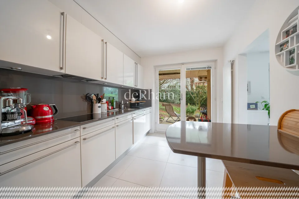 Wohnung mit 3,5 Zimmern und 135 m2 mit Garten