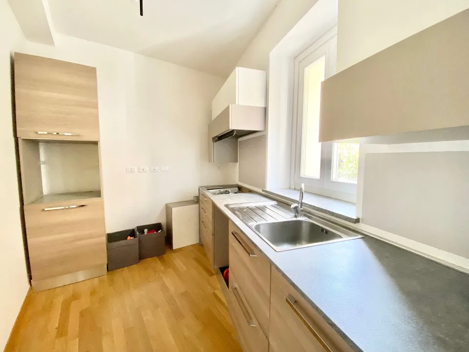 Komplett renovierte 4-Zimmer-Wohnung mit einmaligem Seeblick, nur 2 Schritte vom Strand entfernt – Foto 7 von 13