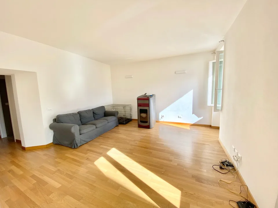 Komplett renovierte 4-Zimmer-Wohnung mit einmaligem Seeblick, nur 2 Schritte vom Strand entfernt