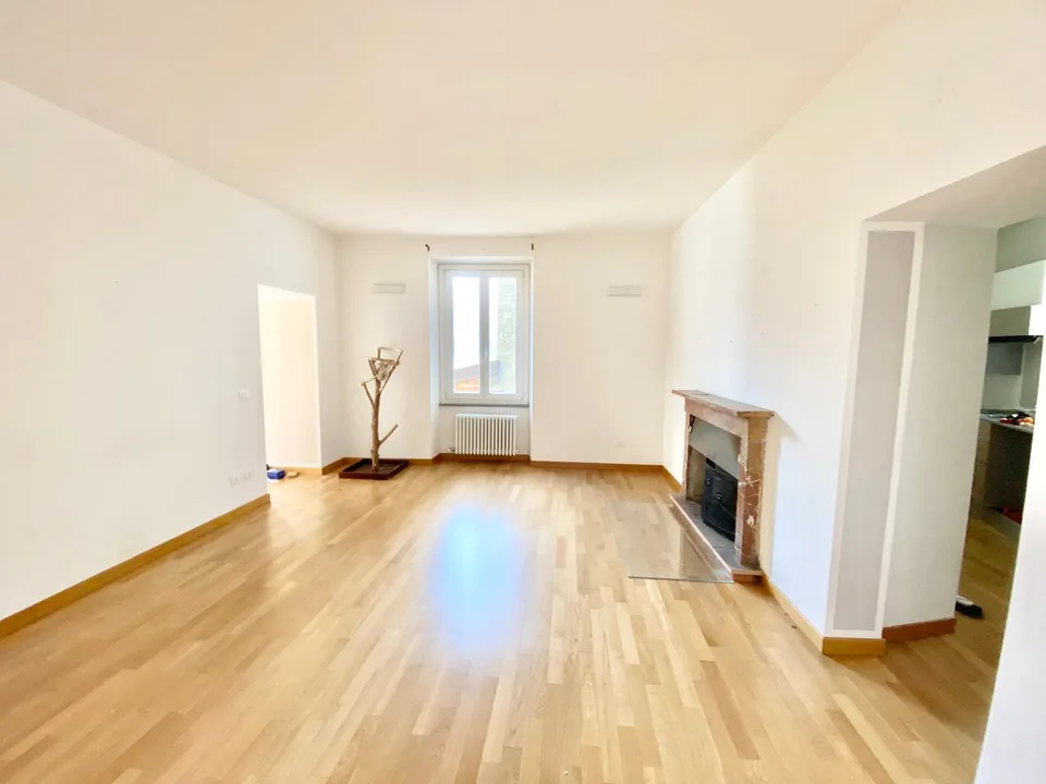 Komplett renovierte 4-Zimmer-Wohnung mit einmaligem Seeblick, nur 2 Schritte vom Strand entfernt – Foto 6 von 13