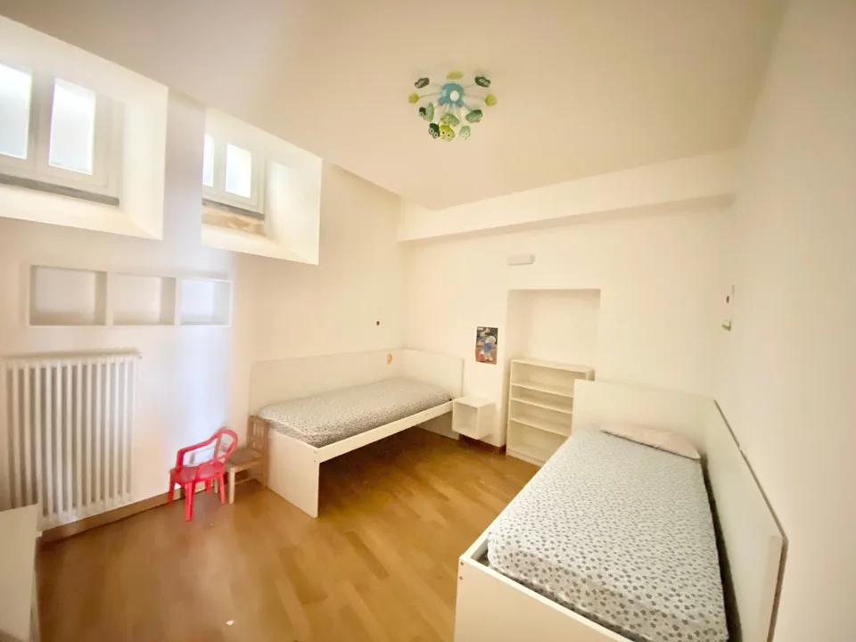 Komplett renovierte 4-Zimmer-Wohnung mit einmaligem Seeblick, nur 2 Schritte vom Strand entfernt – Foto 9 von 13