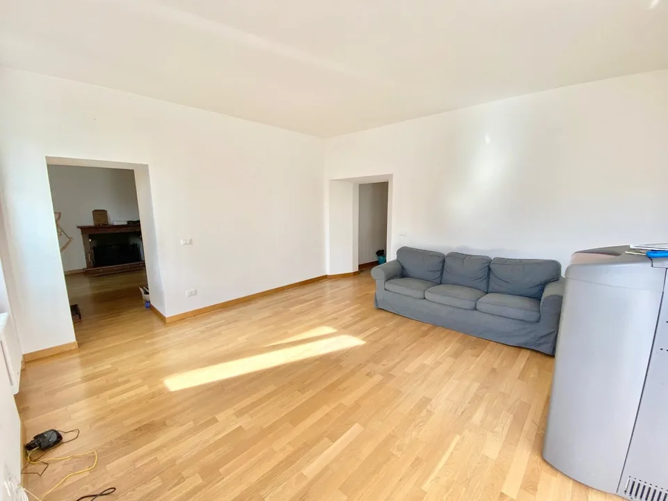 Komplett renovierte 4-Zimmer-Wohnung mit einmaligem Seeblick, nur 2 Schritte vom Strand entfernt