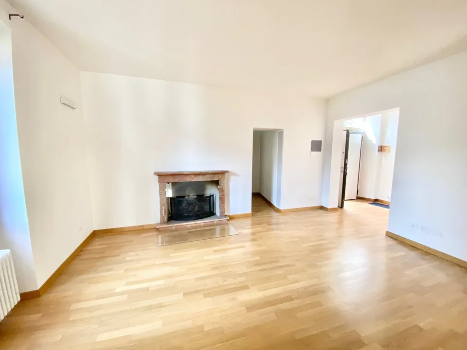Komplett renovierte 4-Zimmer-Wohnung mit einmaligem Seeblick, nur 2 Schritte vom Strand entfernt