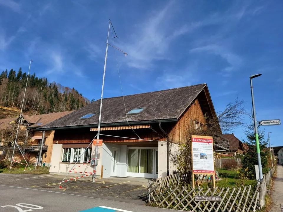 Moderne 2.5-Zimmer-Eigentumswohnung mit Südwest-Ausrichtung - mit grosser 23 m² Terrasse und 105 m² Garten an ruhiger, naturnaher Lage! – Foto 9 von 11