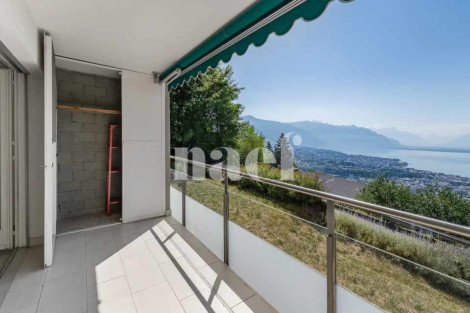 Appartamento duplex di 4.5 locali con vista panoramica sul lago in vendita a Chardonne