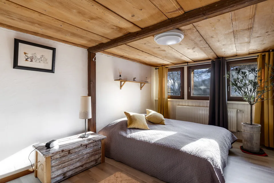 Ferme de caractère rénovée avec soin au coeur de La Roche – photo 9 of 12