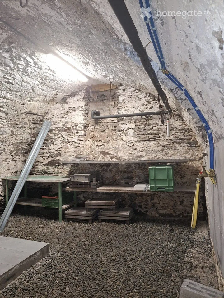 CASA PLURIFAMILIARE CON 2 APPARTAMENTI/GIARDINO/5 POSTI AUTO