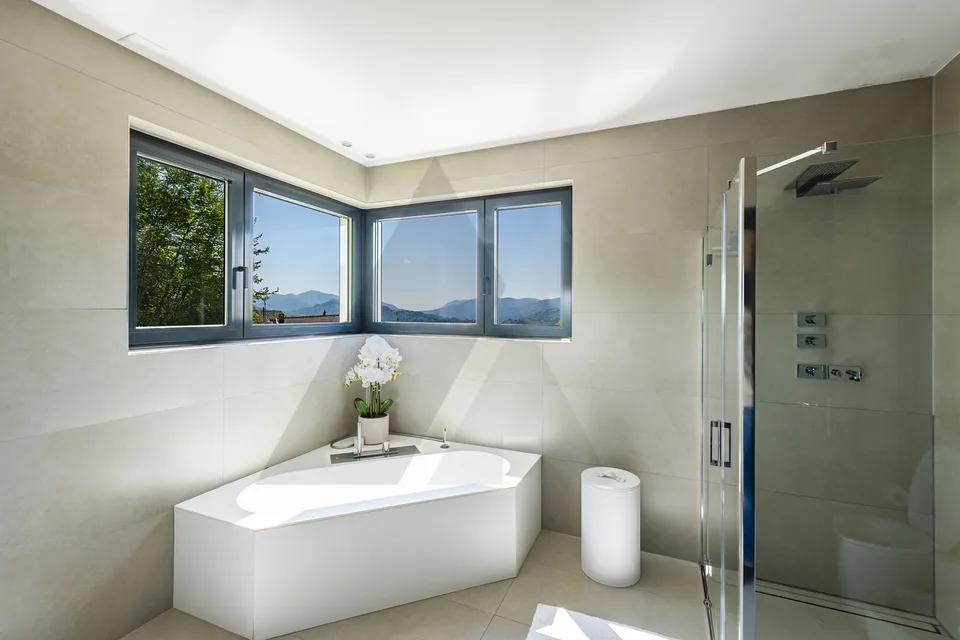 MODERNA VILLA IN POSIZIONE DOMINANTE A LUGANO – foto 11 di 13