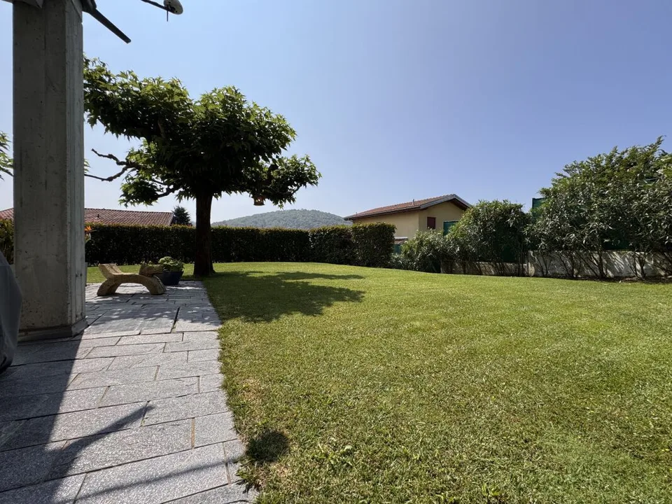 STABIO | VILLA IN PERFETTE CONDIZIONI I GIARDINO PRIVATO – foto 16 di 17