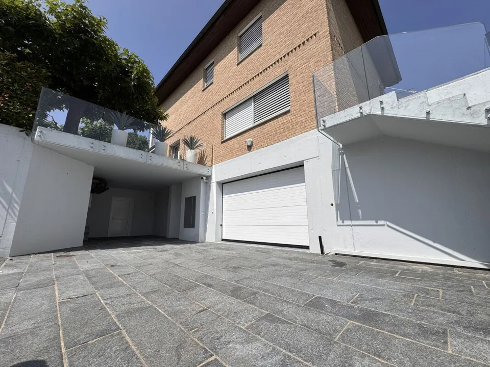 STABIO | VILLA IN PERFETTE CONDIZIONI I GIARDINO PRIVATO