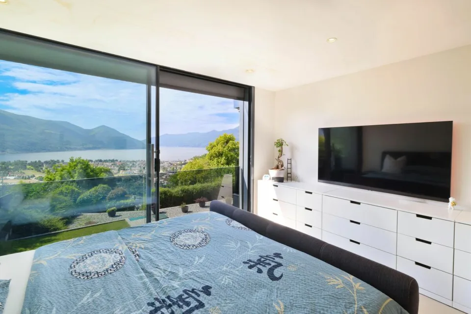Moderne 3.5 Zi.-Wohnung mit Aussenpool und Seesicht