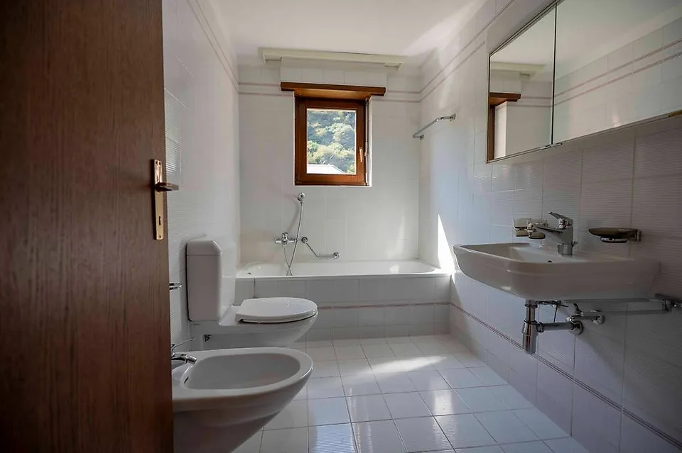 Wir verkaufen eine Wohnung mit drei großen Apartments – Foto 9 von 13