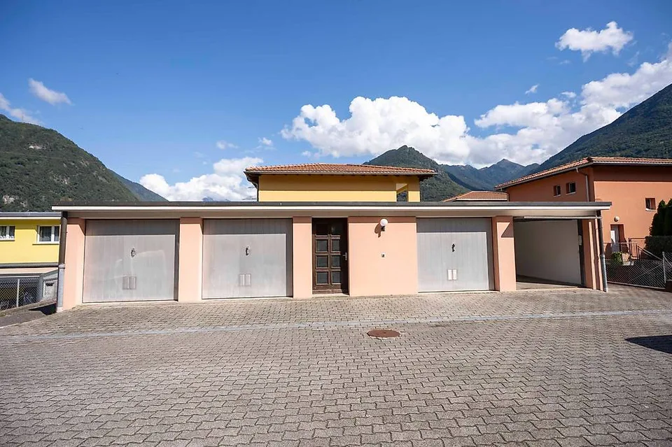 Wir verkaufen eine Wohnung mit drei großen Apartments