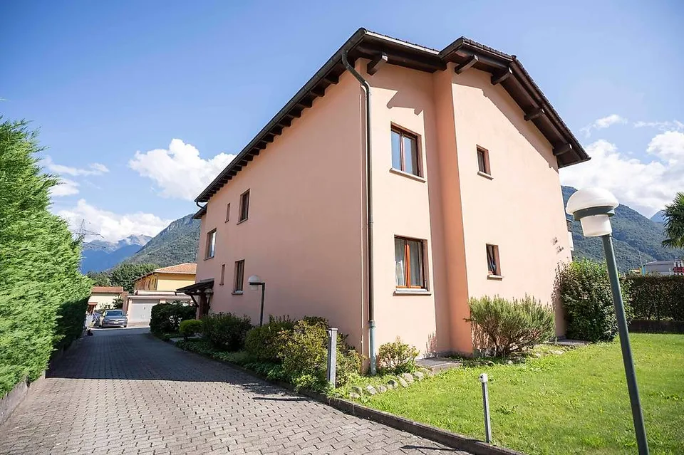 Wir verkaufen eine Wohnung mit drei großen Apartments