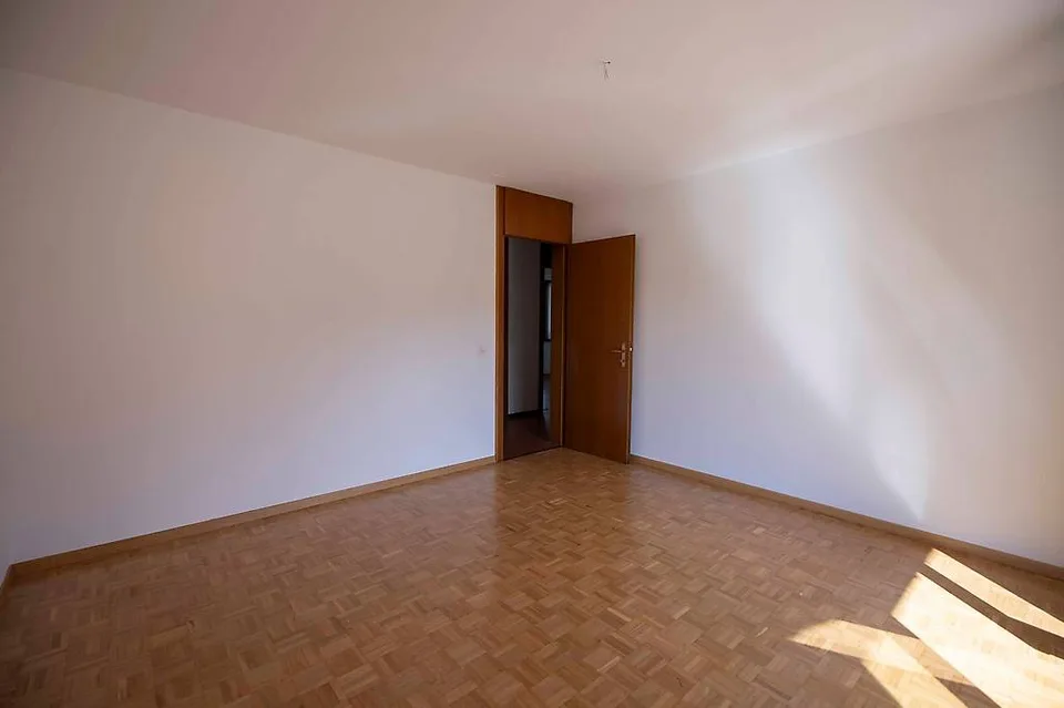 Wir verkaufen eine Wohnung mit drei großen Apartments – Foto 8 von 13