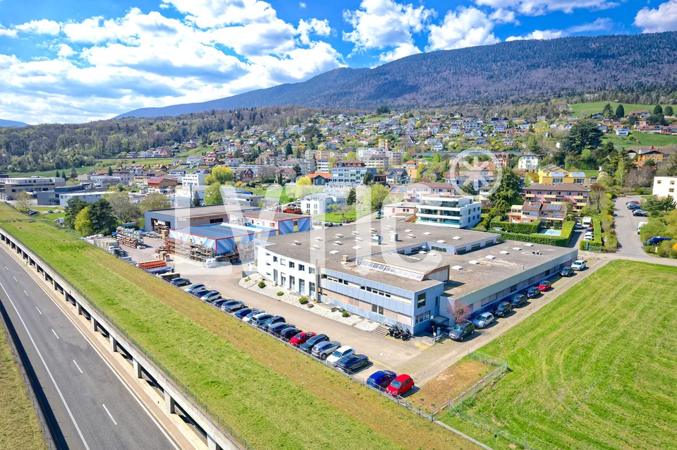 Halle industrielle 2800 m2 avec bureaux - Autoroute 2 mn - Bevaix (NE)