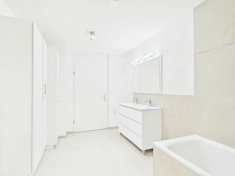 Geräumige und Ruhige Wohnung mit Balkon in Alle