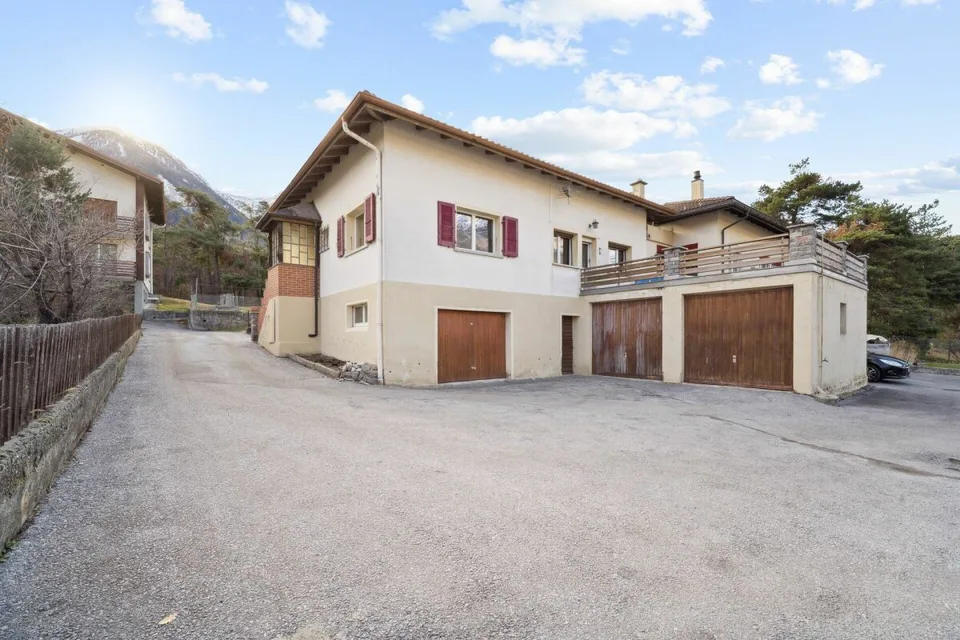 Doppeleinfamilienhaus mit viel (Ausbau-) Potenzial an sonniger Lage in Leuk