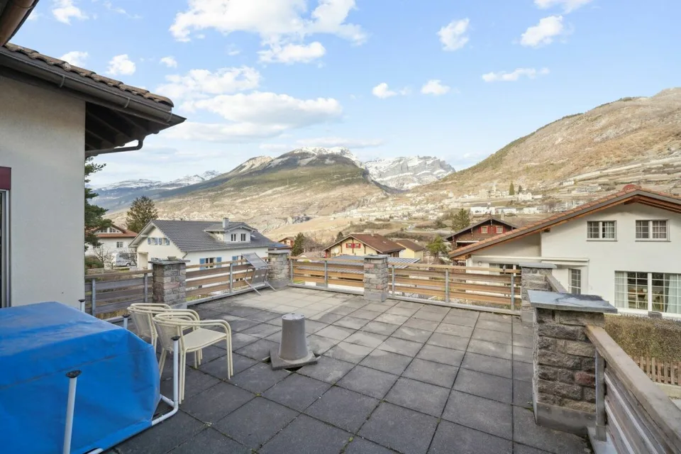 Doppeleinfamilienhaus mit viel (Ausbau-) Potenzial an sonniger Lage in Leuk