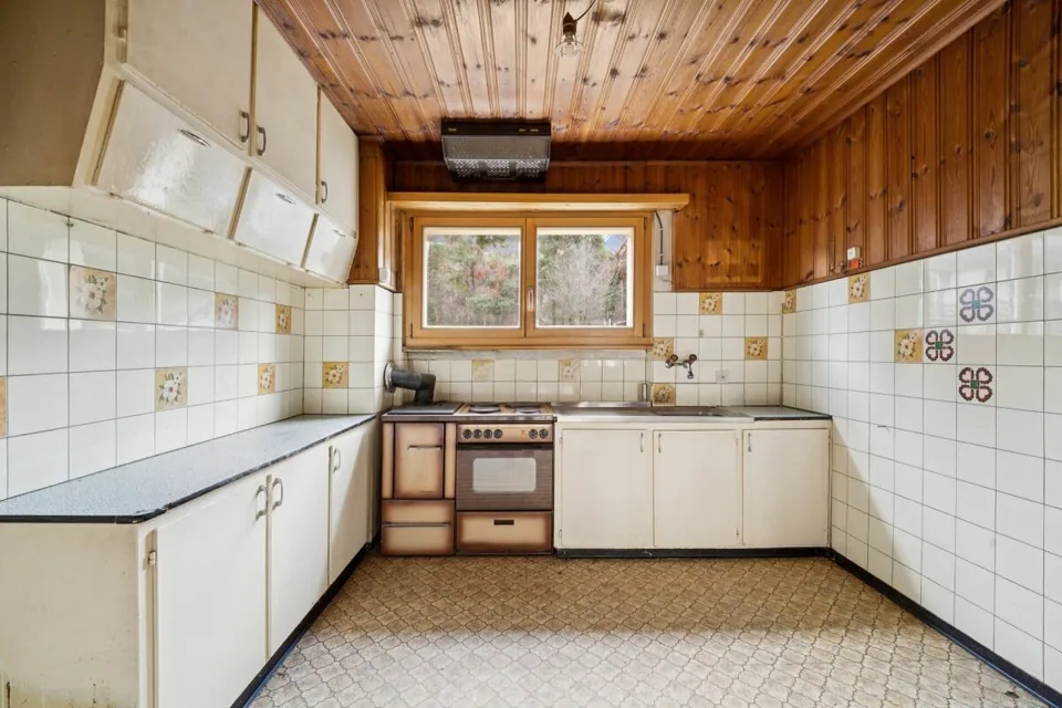 Doppeleinfamilienhaus mit viel (Ausbau-) Potenzial an sonniger Lage in Leuk