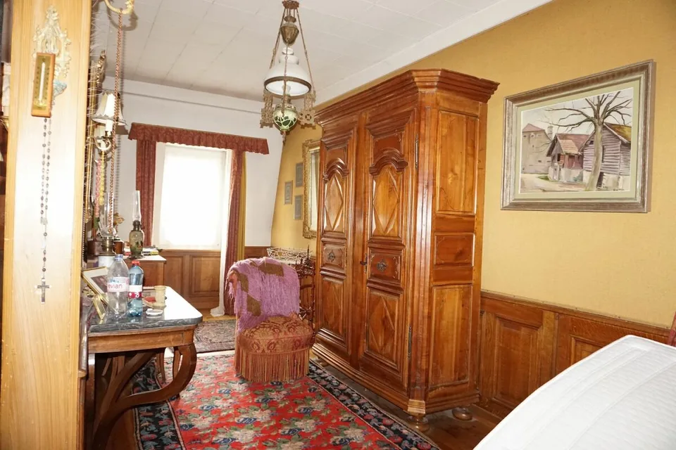 ARI-248 Wohngebäude, ehemaliges Restaurant im Erdgeschoss, 2 Apartments in den Obergeschossen und große Dachboden – Foto 8 von 11