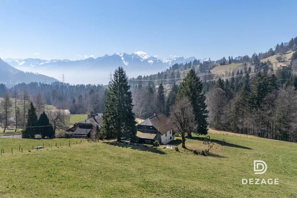Chalet à transformer situé dans un cadre idyllique
