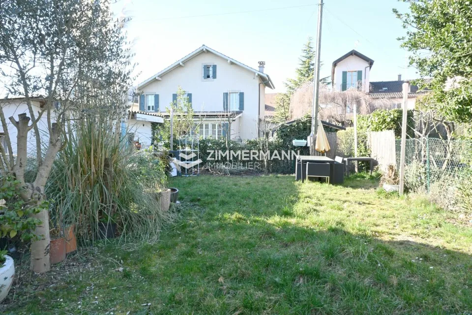 Spacieuse maison avec véranda, jardin et dépendance - à quelques minutes de Genève