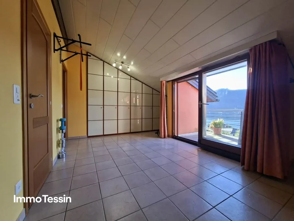GELEGENHEIT: Wohlfühloase mit fantastischer Seesicht auf den Lago di Lugano an sehr ruhiger und sonniger Lage nahe Lugano – Foto 10 von 13