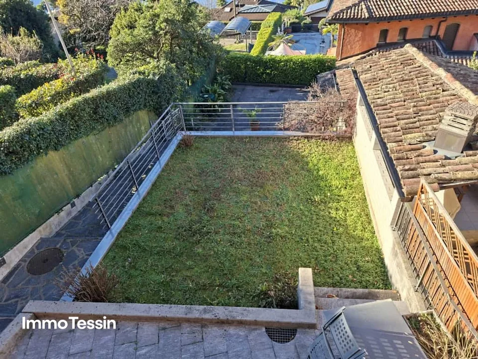 OCCASION : Oasis de bien-être avec vue fantastique sur le lac de Lugano dans un emplacement très calme et ensoleillé près de Lugano