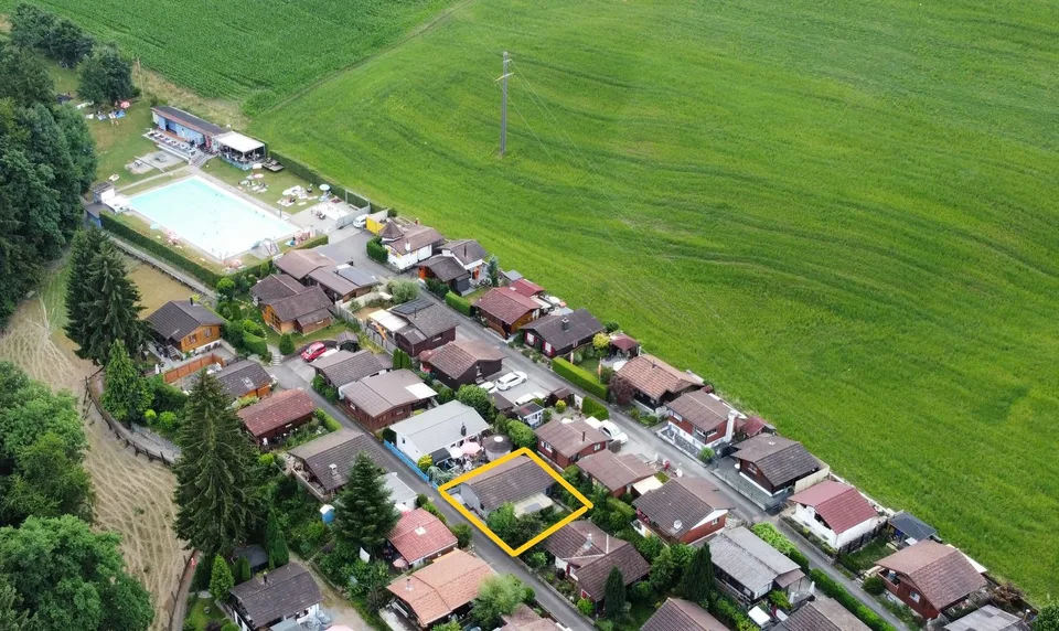 Casa piccola (2,5 locali, nuova) con giardino in una posizione idilliaca nel villaggio vacanze di Walde (con piscina all'aperto).