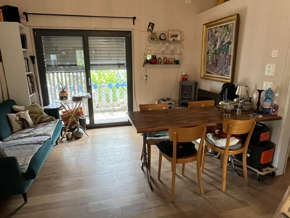 Casa piccola (2,5 locali, nuova) con giardino in una posizione idilliaca nel villaggio vacanze di Walde (con piscina all'aperto).