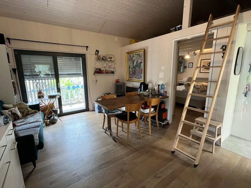 Casa piccola (2,5 locali, nuova) con giardino in una posizione idilliaca nel villaggio vacanze di Walde (con piscina all'aperto).