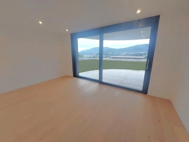Montagnola: Appartement de luxe avec vue panoramique et jardin privé