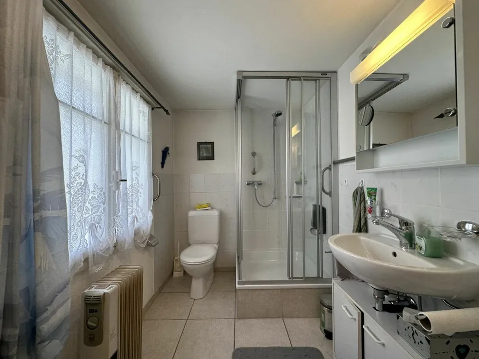Charmantes Reihenhaus mit 6 Zimmern – Foto 8 von 12