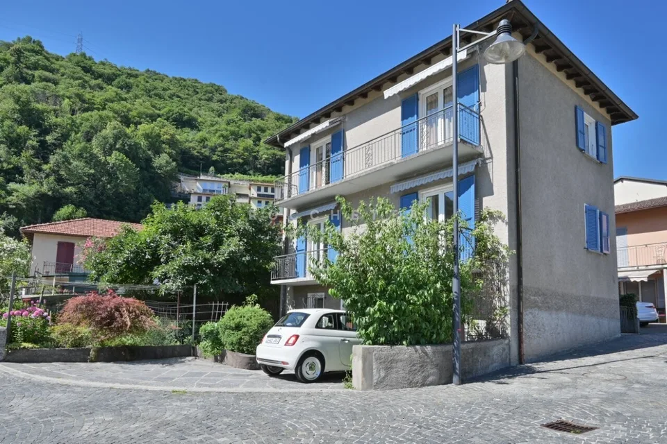 Casa bifamiliare nel Nucleo con grande potenziale