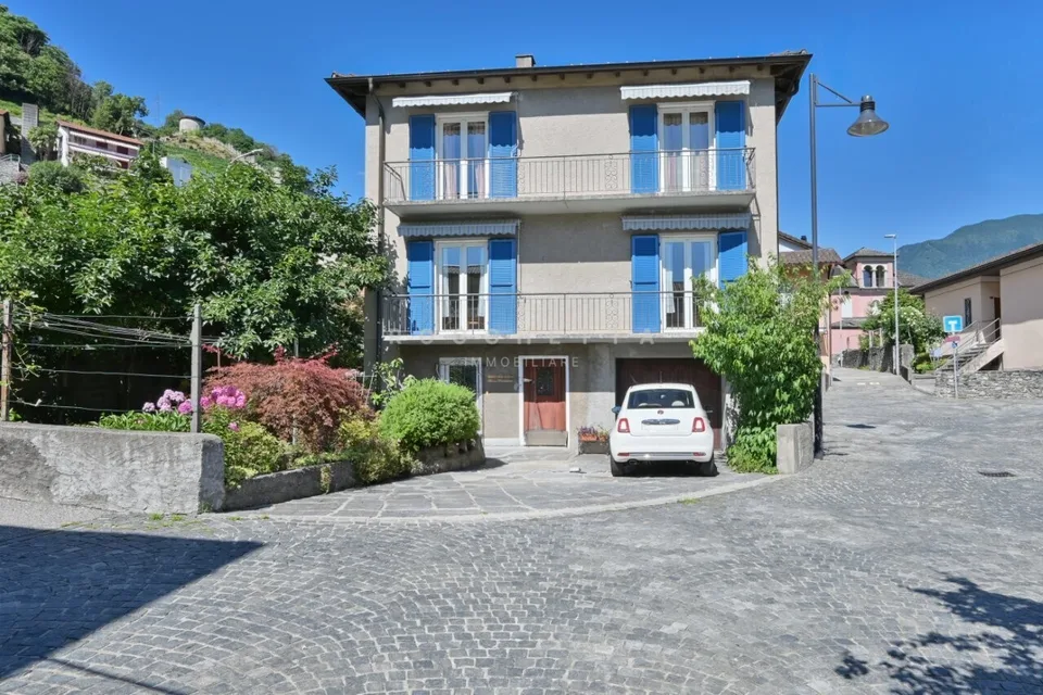 Casa bifamiliare nel Nucleo con grande potenziale