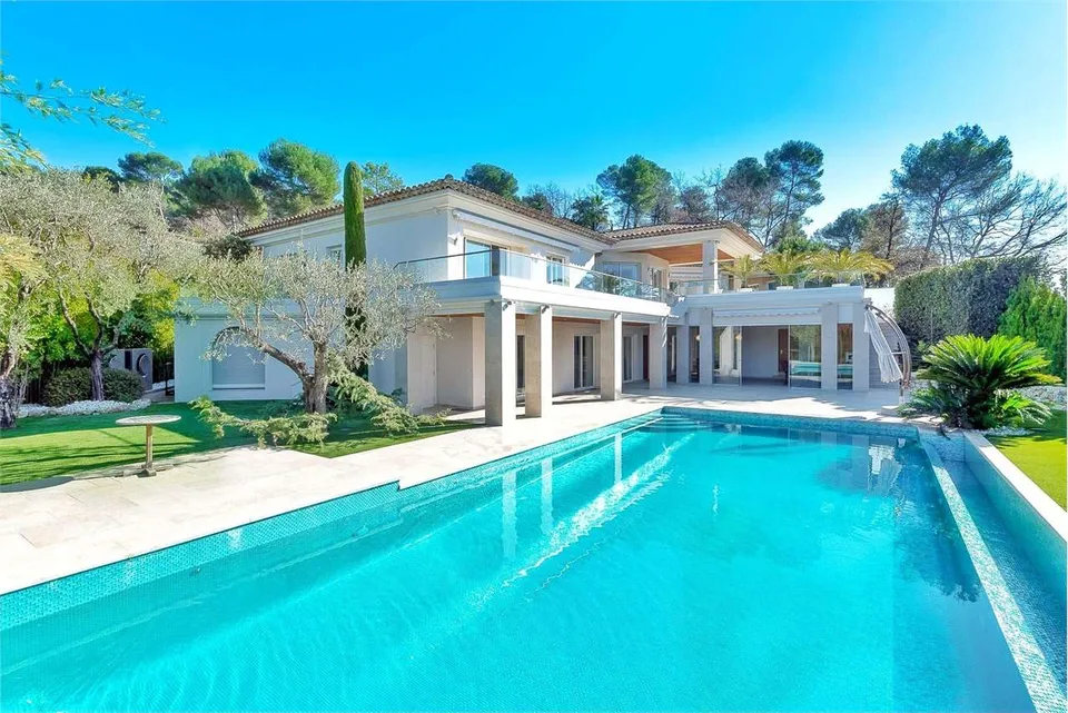 Villa di Prestigio nel Cuore del Royal Mougins Golf Club