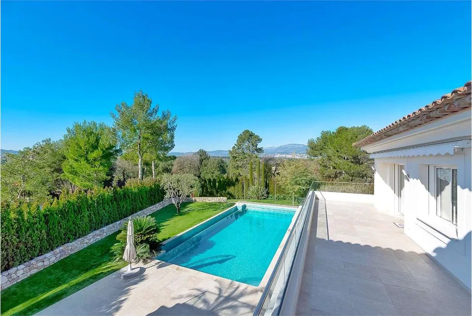 Villa di Prestigio nel Cuore del Royal Mougins Golf Club