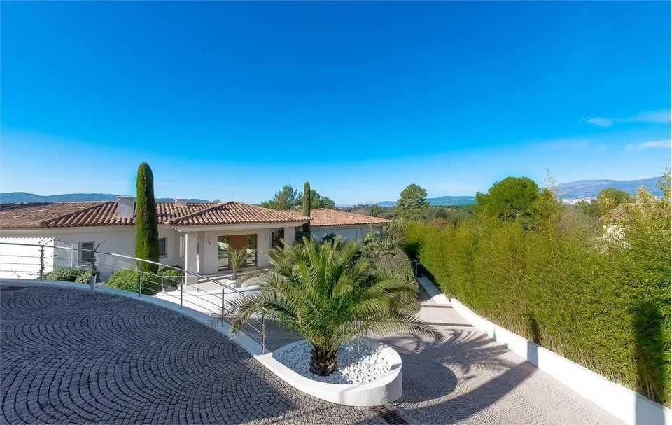 Villa di Prestigio nel Cuore del Royal Mougins Golf Club