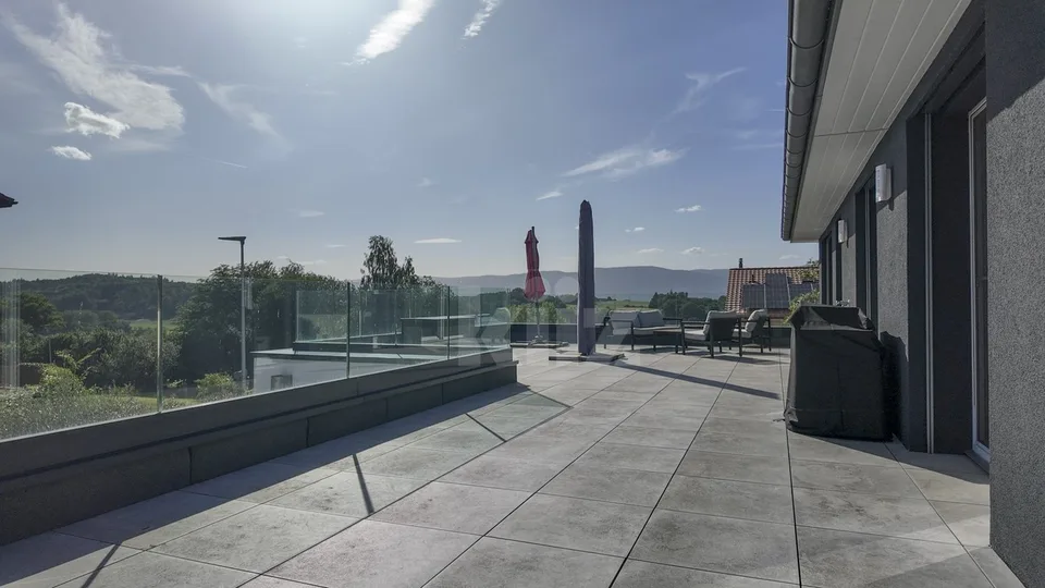Magnificent apartment with large terrace and open view – photo 11 of 13