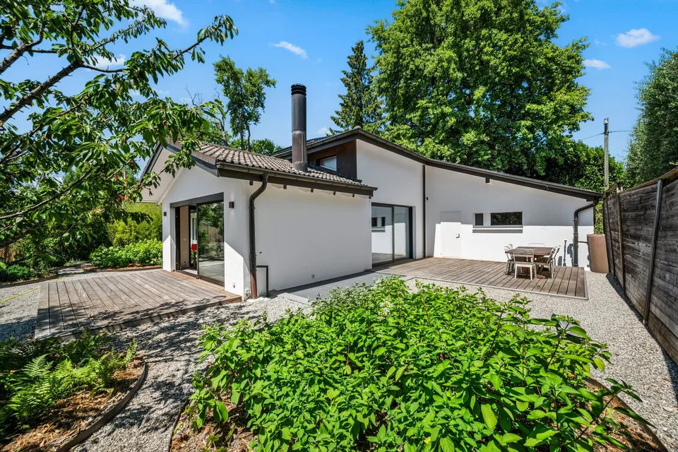 EXKLUSIVITÄT: COLLONGE BELLERIVE - Prächtige Einzelvilla mit Garten