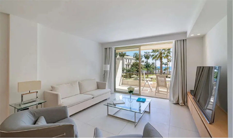 Prestigioso appartamento con vista mare sulla Croisette a Cannes