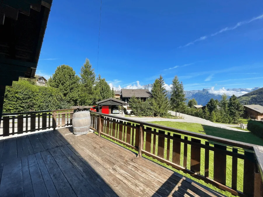 Chalet de montagne authentique avec vue panoramique à La Tzoumaz