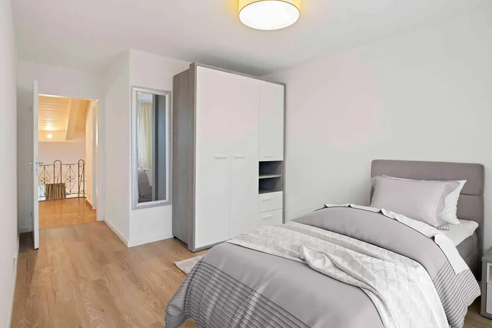 Maisonette ristrutturata in diritto di costruzione - Situata al centro con vista e camino
