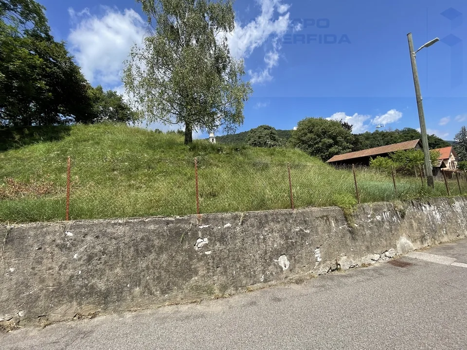 BEL TERRENO EDIFICABILE A MERIDE