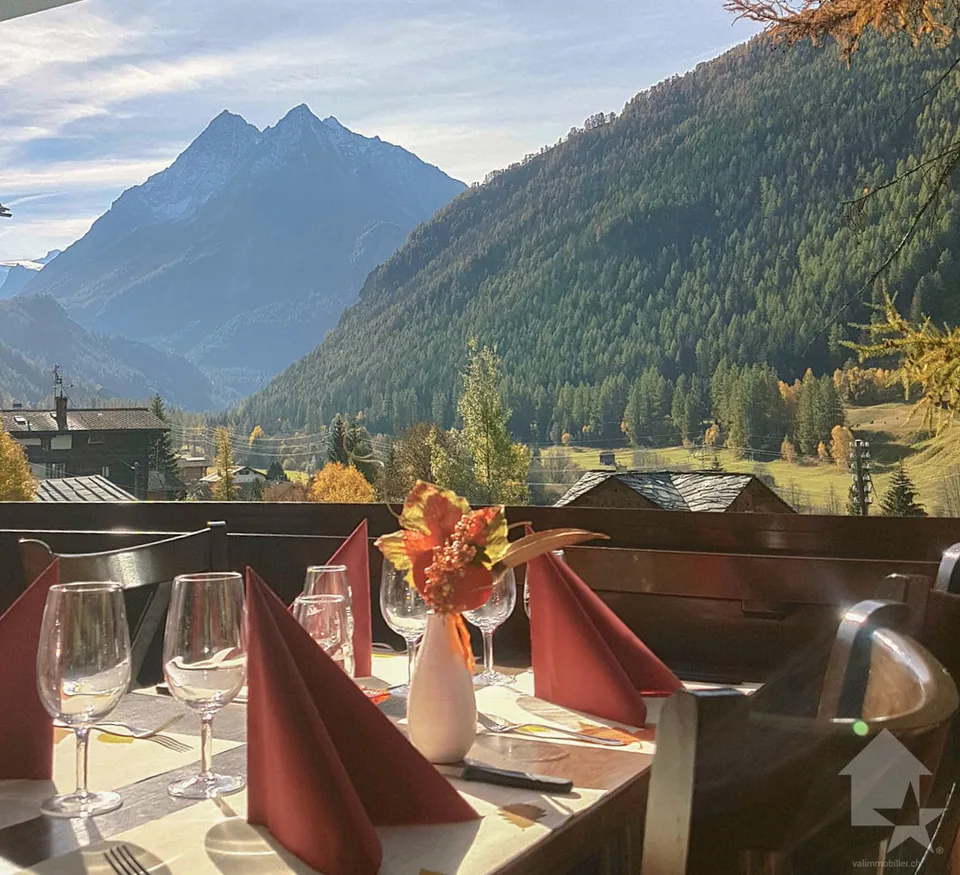 Ristorante magnifico nel centro di Evolène con appartamento separato